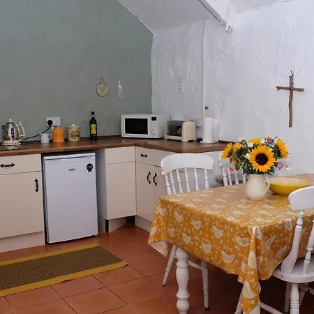 Cowshed Cottage Located Nr Kynance Cove Lizard Exterior photo