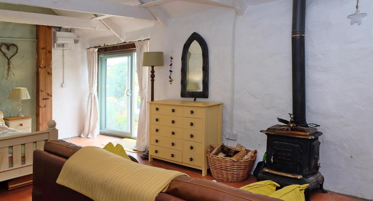 Cowshed Located Nr Kynance Cove Holiday home Lizard