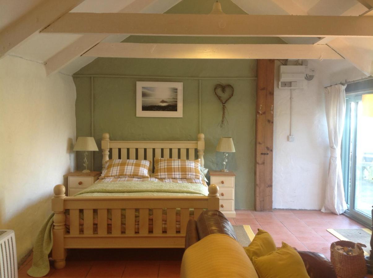 Cowshed Located Nr Kynance Cove * Lizard