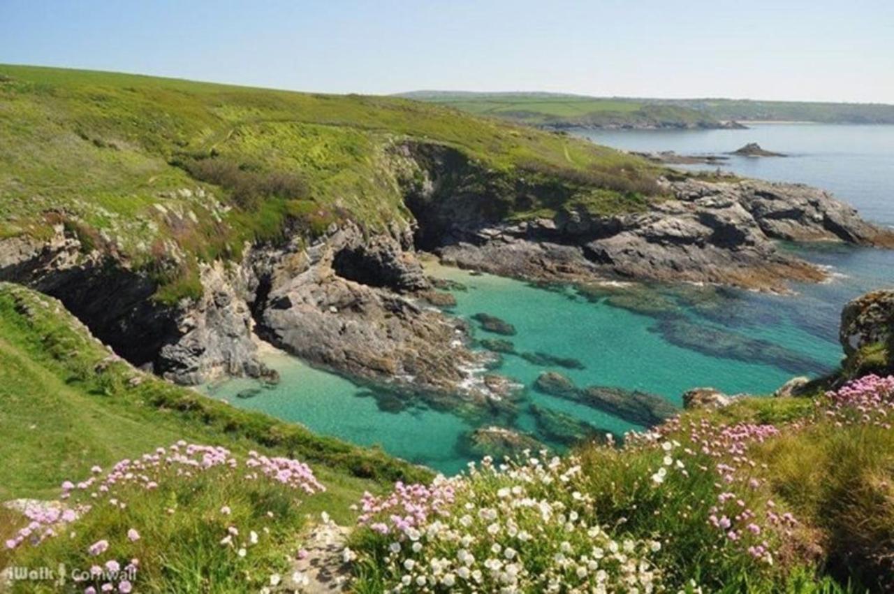 Cowshed Located Nr Kynance Cove Holiday home Lizard