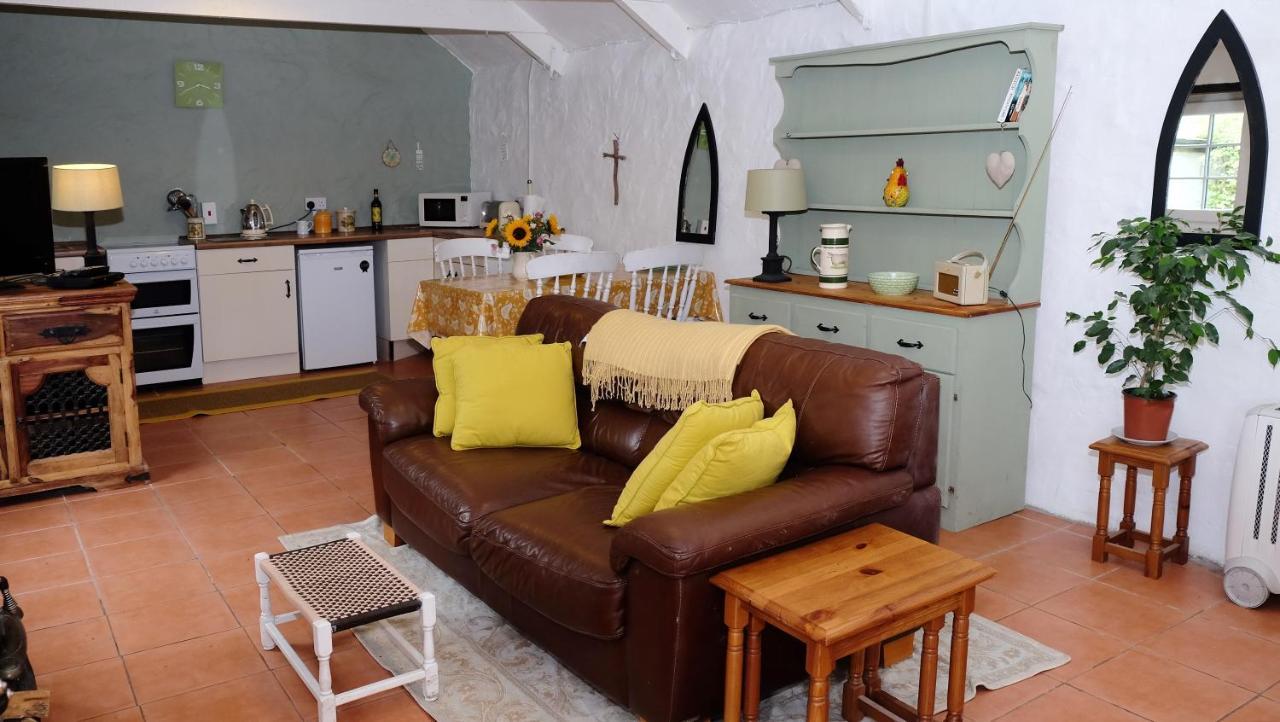 Cowshed Located Nr Kynance Cove Holiday home *