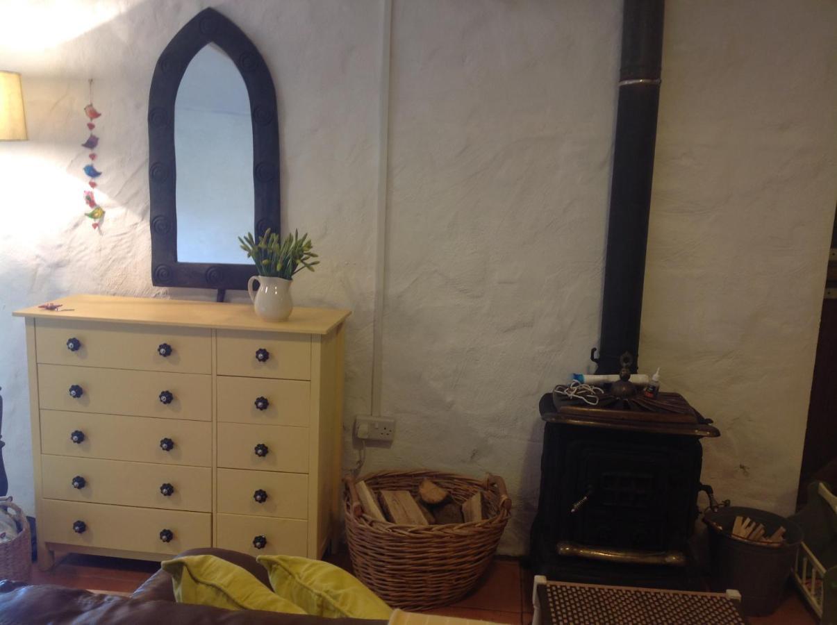 Cowshed Located Nr Kynance Cove Holiday home